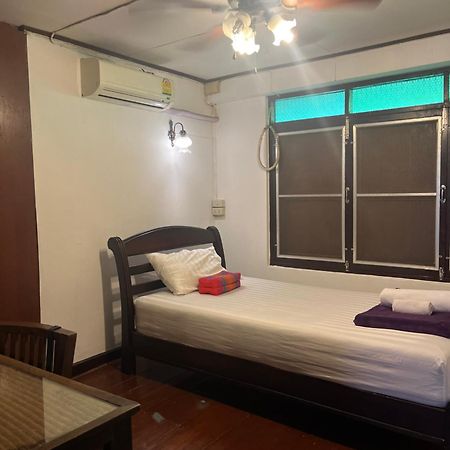Tata Guesthouse Chiang Mai Exteriör bild