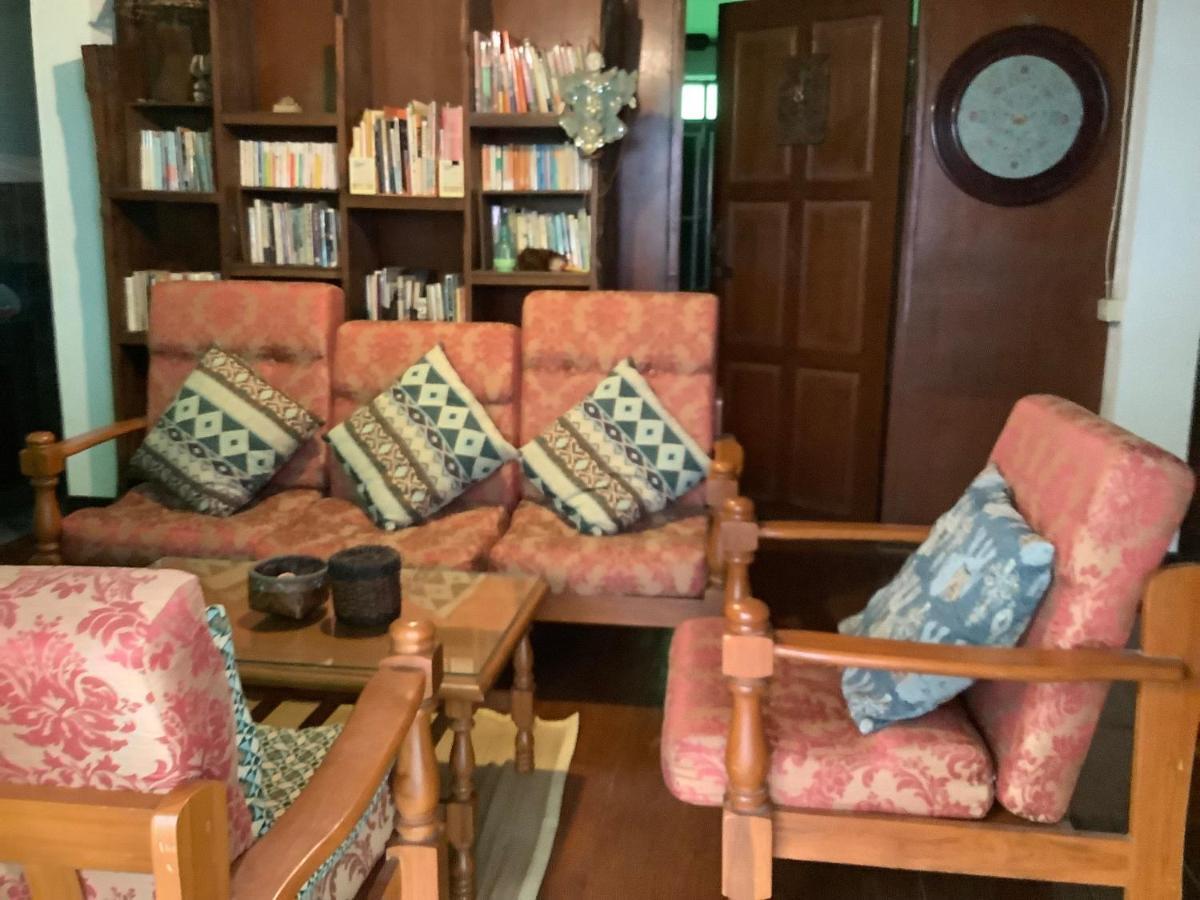 Tata Guesthouse Chiang Mai Exteriör bild