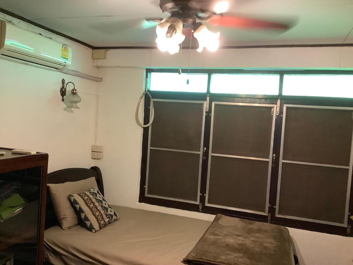 Tata Guesthouse Chiang Mai Exteriör bild