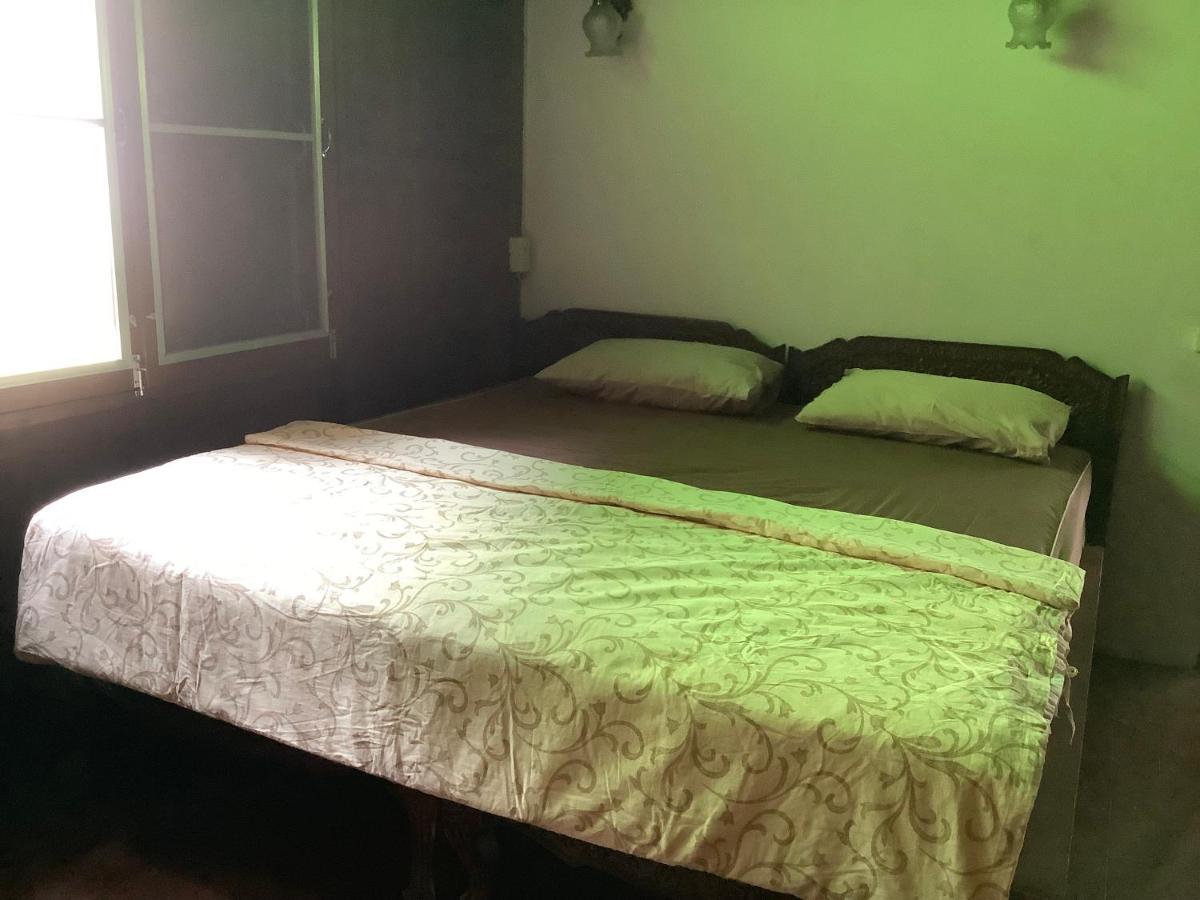Tata Guesthouse Chiang Mai Exteriör bild