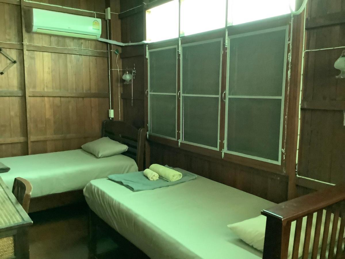 Tata Guesthouse Chiang Mai Exteriör bild