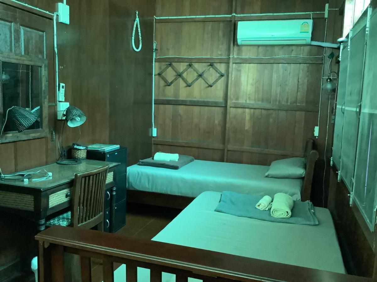 Tata Guesthouse Chiang Mai Exteriör bild