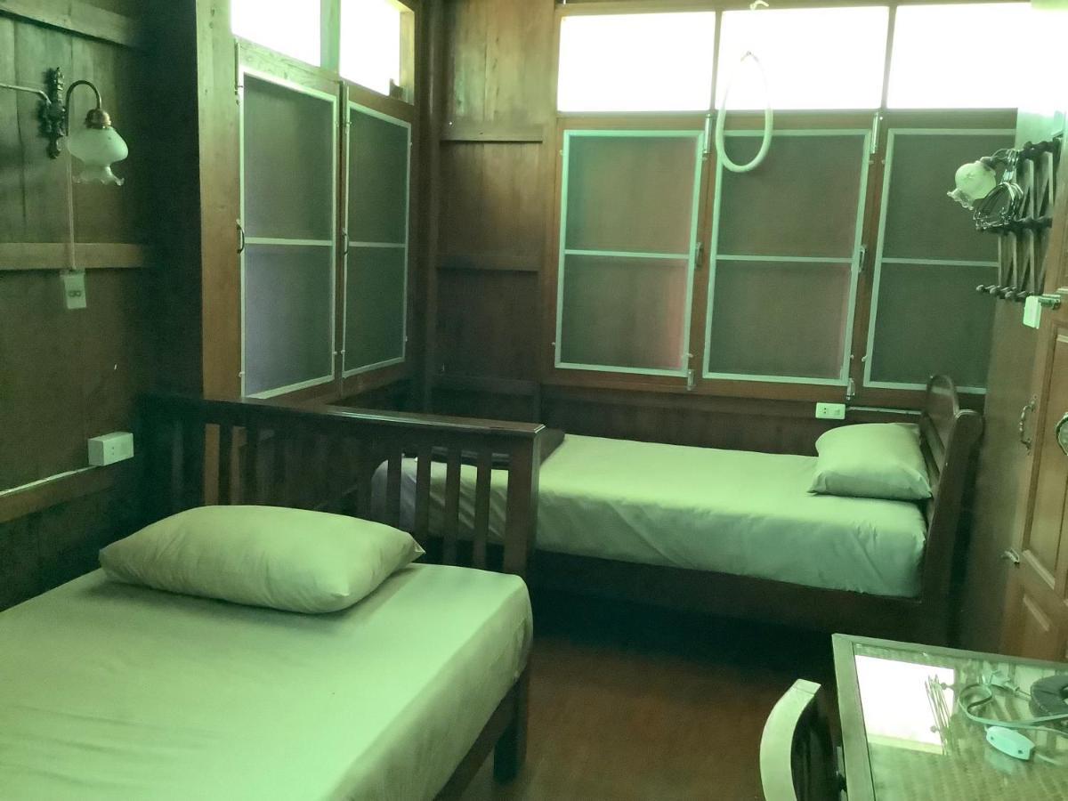 Tata Guesthouse Chiang Mai Exteriör bild