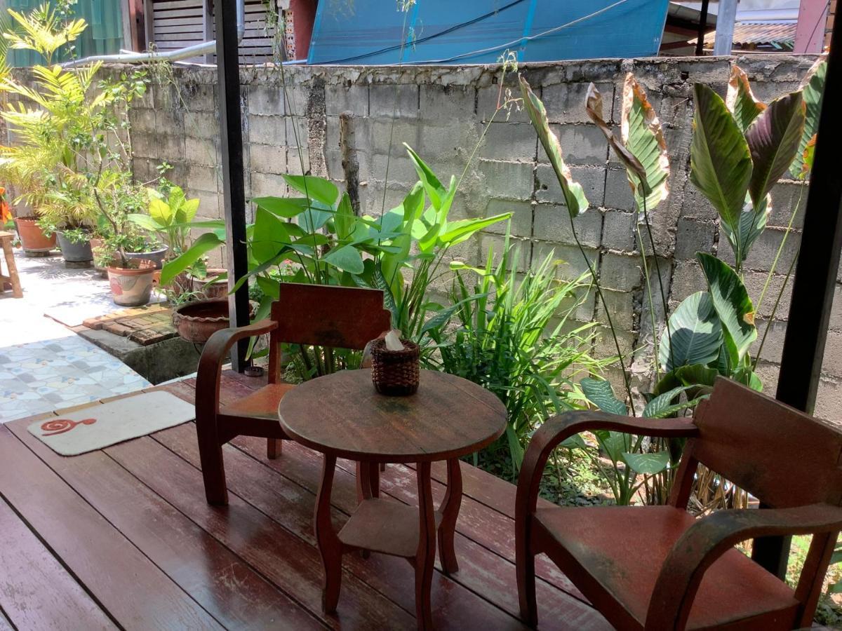 Tata Guesthouse Chiang Mai Exteriör bild