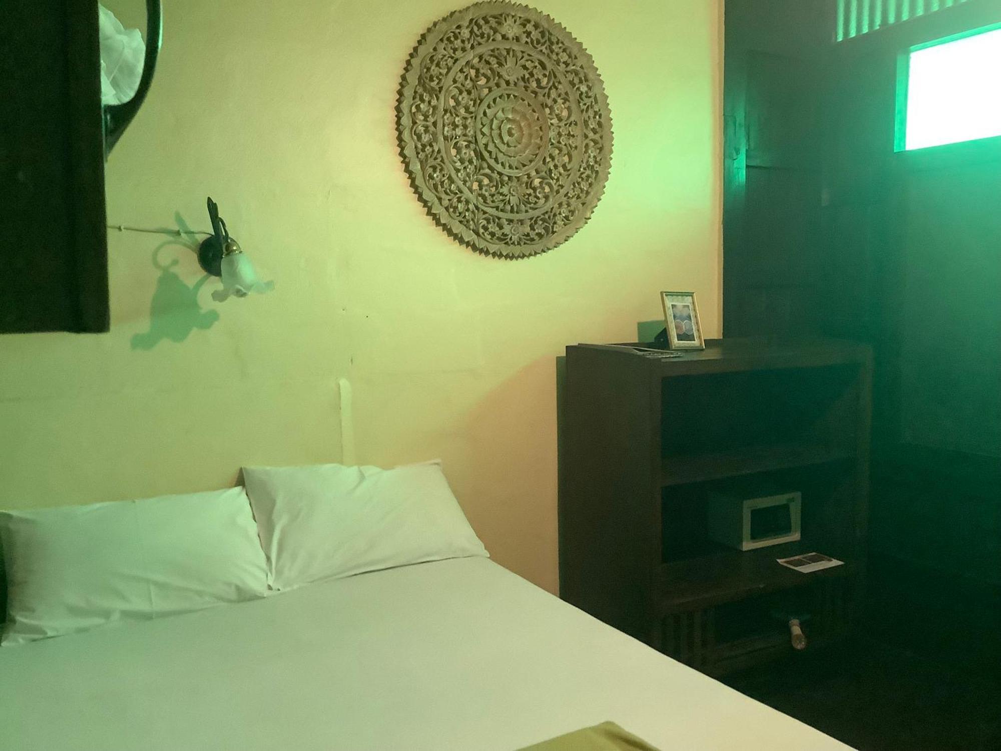 Tata Guesthouse Chiang Mai Exteriör bild