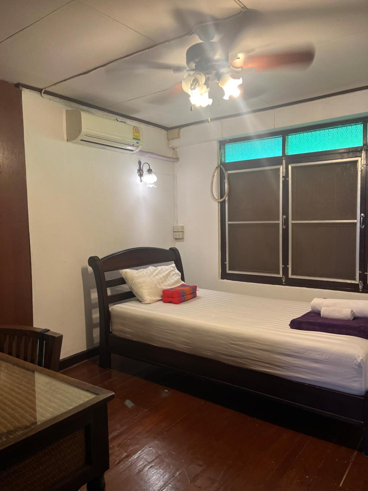 Tata Guesthouse Chiang Mai Exteriör bild
