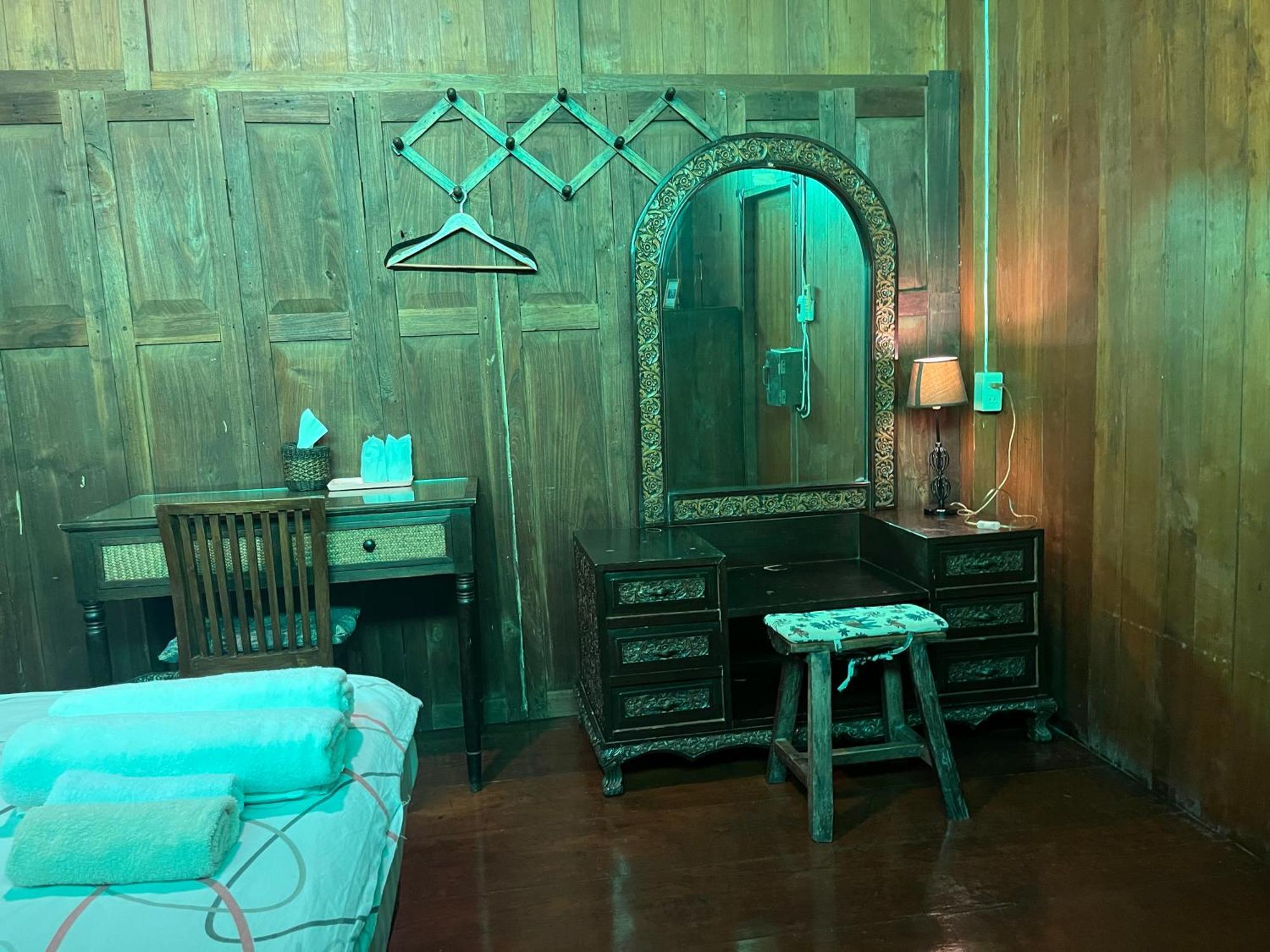 Tata Guesthouse Chiang Mai Exteriör bild